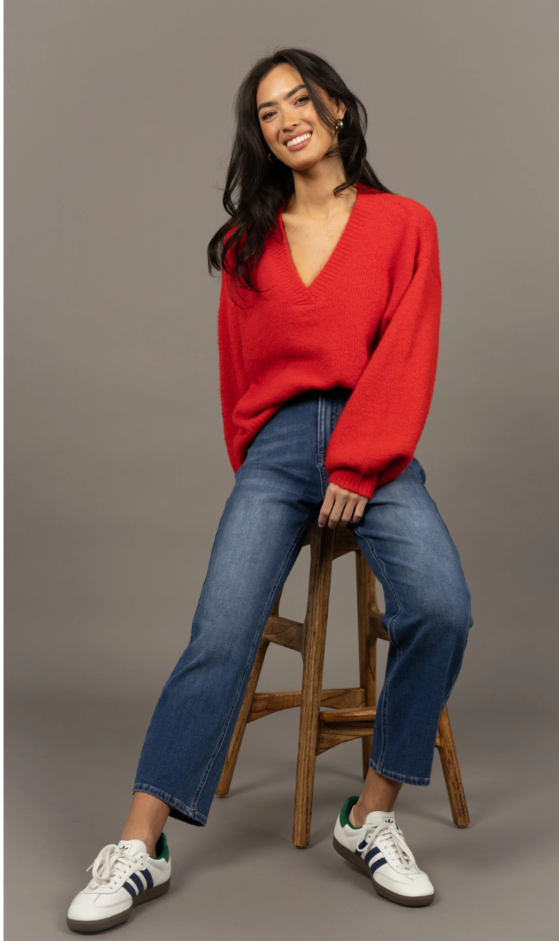 Nouveau V Neck - Scarlet